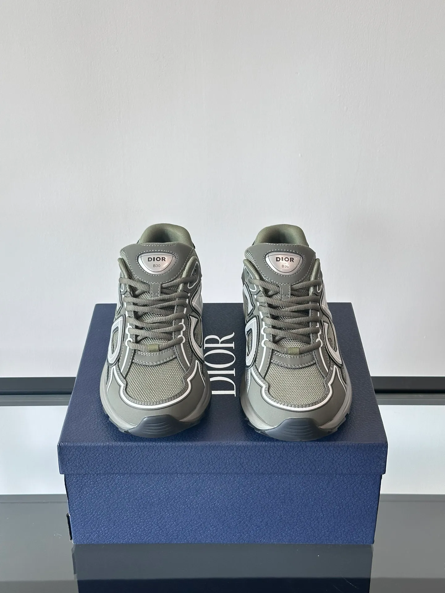 Men's Men's Shoes 💰p440 "Dio*" Dior B30 series sports shoes, multi-color mesh fabric and multi-color technical fabrics, this season's new B30 low-top sports shoes are one of the flagship styles of the series. Crafted from multicolor mesh and technical fabrics, it's finished with a reflective "CD30" graphic and silver-toned "DIOR B30" and "CD30" logos on the heel and tongue. An extra-light, sculpted rubber sole with signature accents adds style, while internal stretch details create ideal comfort. It can be matched with various casual styles to show a fashionable and modern sports style. Size: 38-44 (45-46 customized)